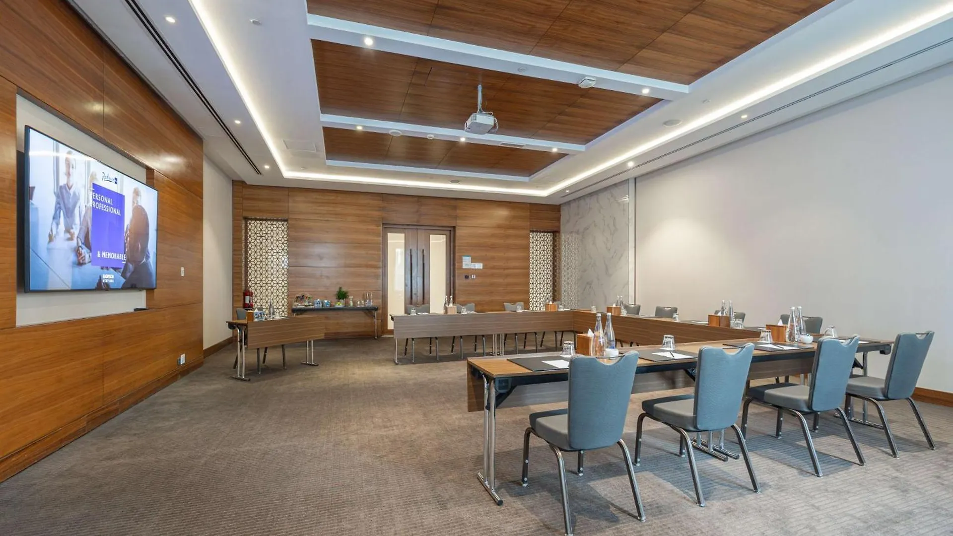 Radisson Blu Hotel, Dubai Waterfront Hotel