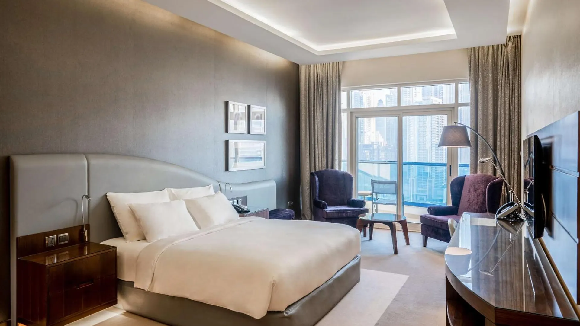 Radisson Blu Hotel, Dubai Waterfront 5*,