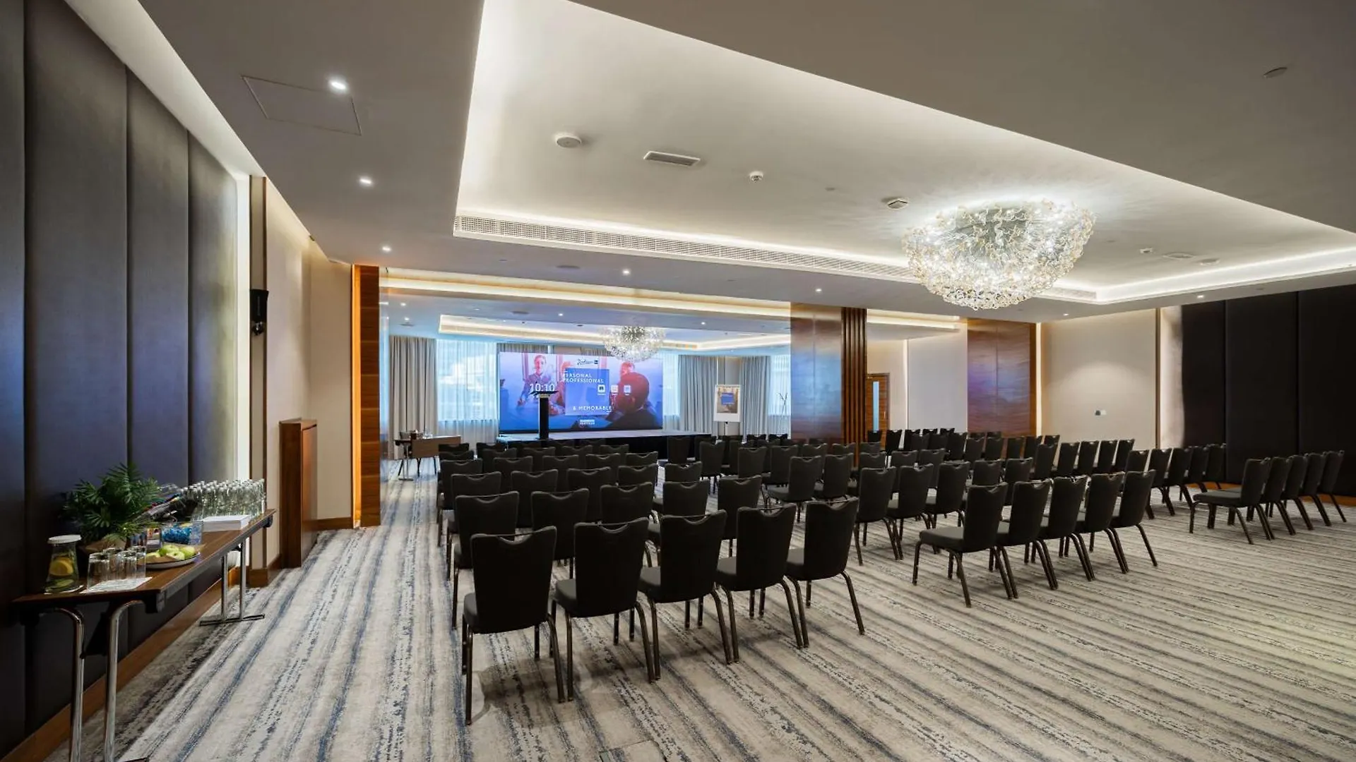 Radisson Blu Hotel, Dubai Waterfront Hotell