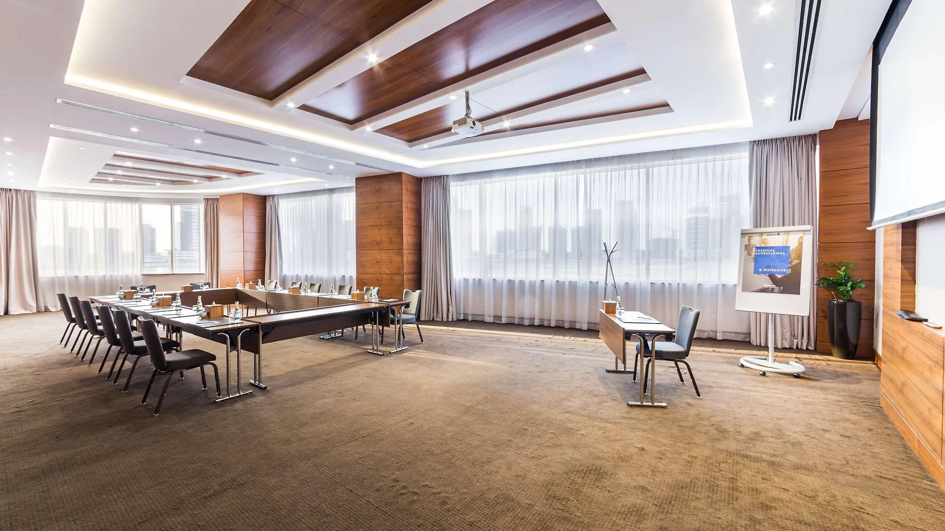Radisson Blu Hotel, Dubai Waterfront 5*,