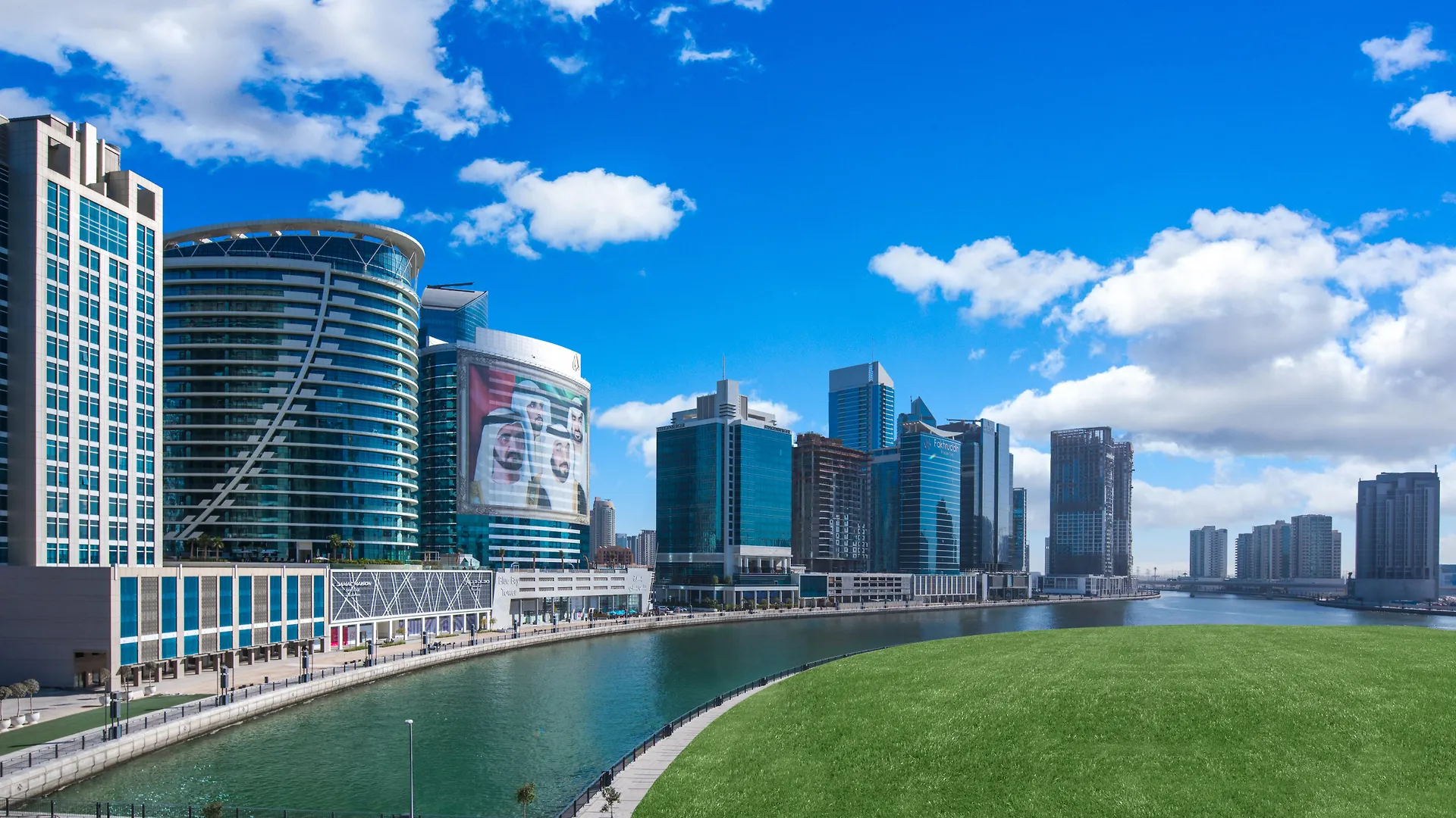 Radisson Blu Hotel, Dubai Waterfront Hotel