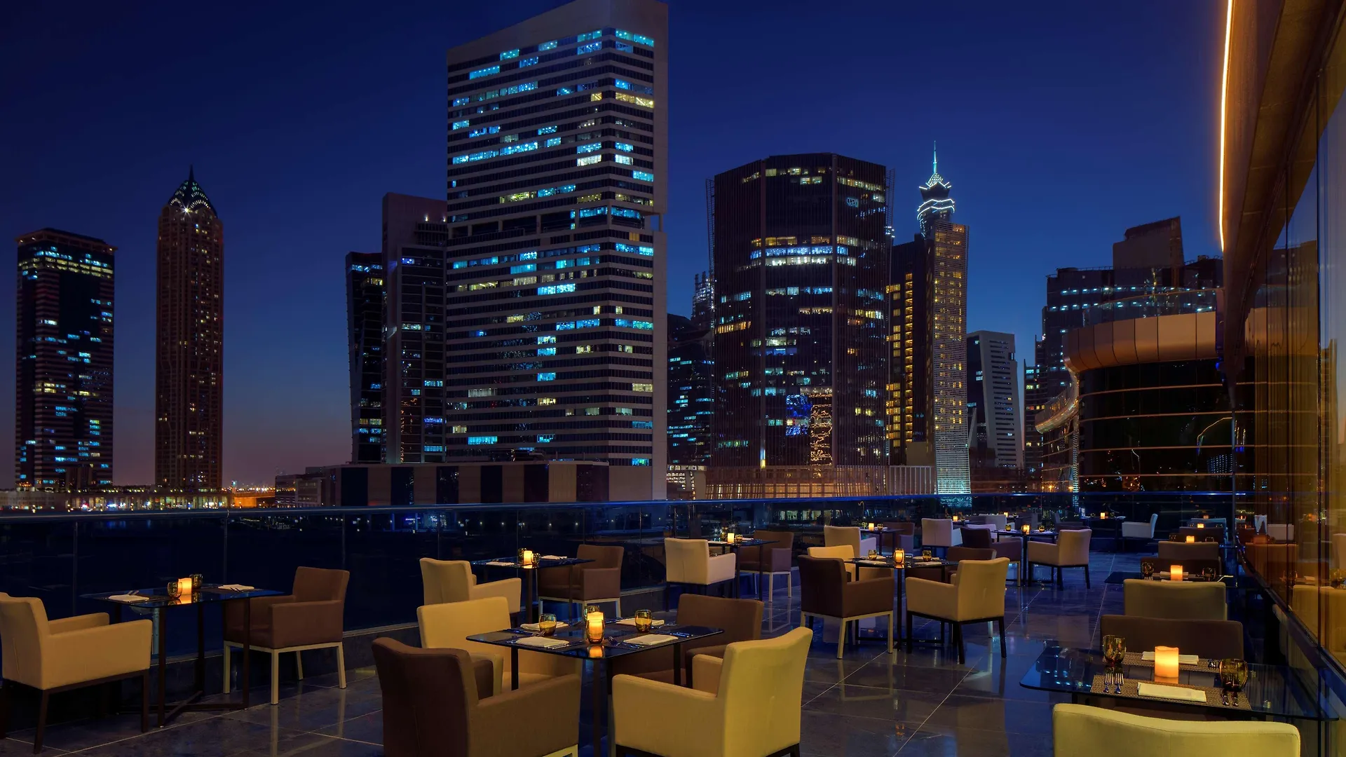 Radisson Blu Hotel, Dubai Waterfront 5*,