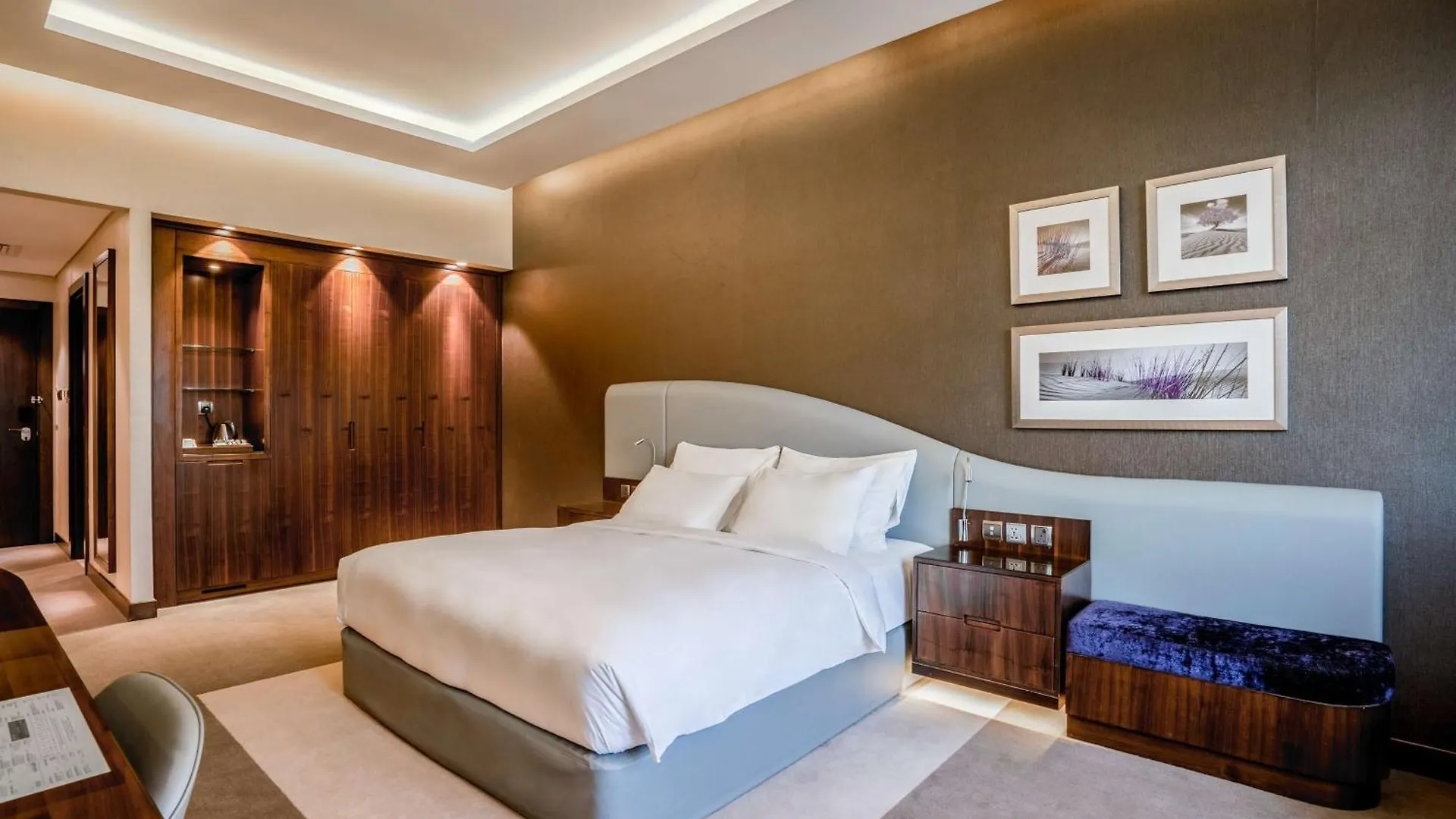 Radisson Blu Hotel, Dubai Waterfront