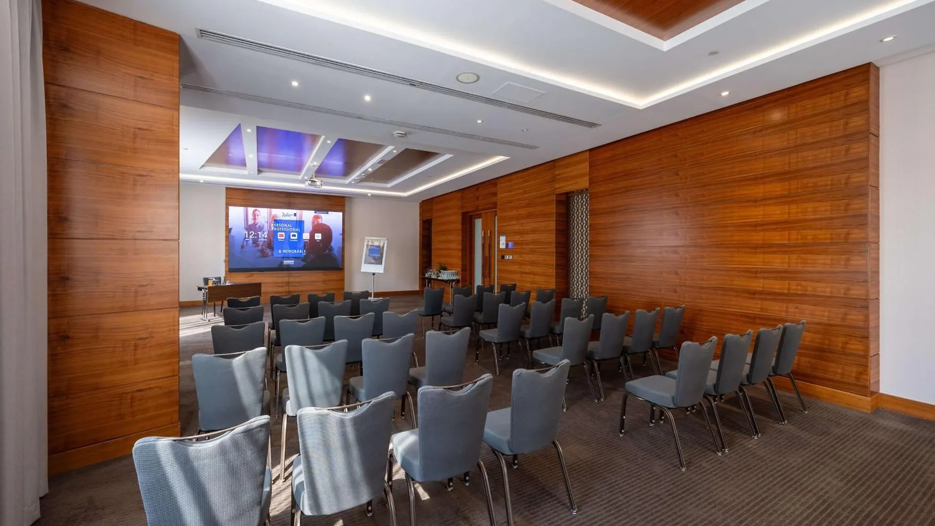 Radisson Blu Hotel, Dubai Waterfront Hotel