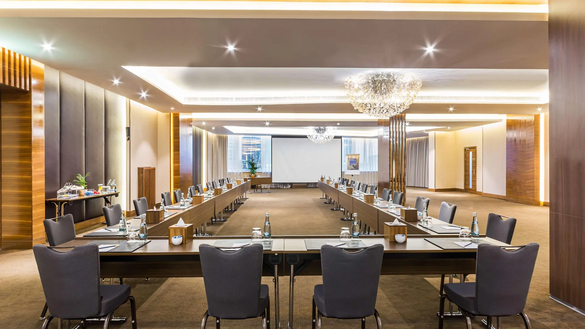 Radisson Blu Hotel, Dubai Waterfront Hotel