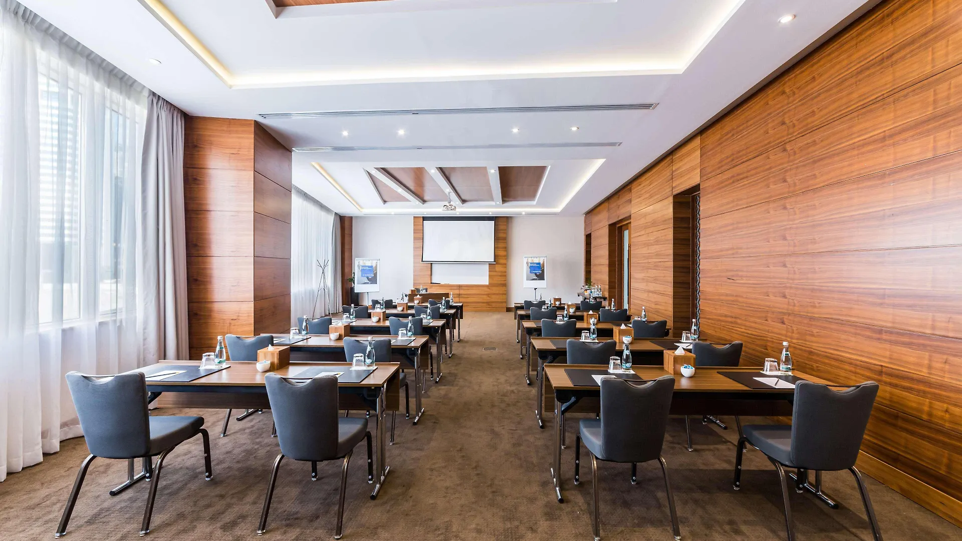 Radisson Blu Hotel, Dubai Waterfront