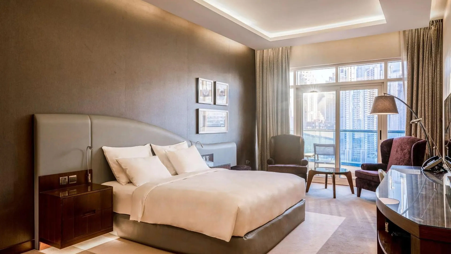 Radisson Blu Hotel, Dubai Waterfront